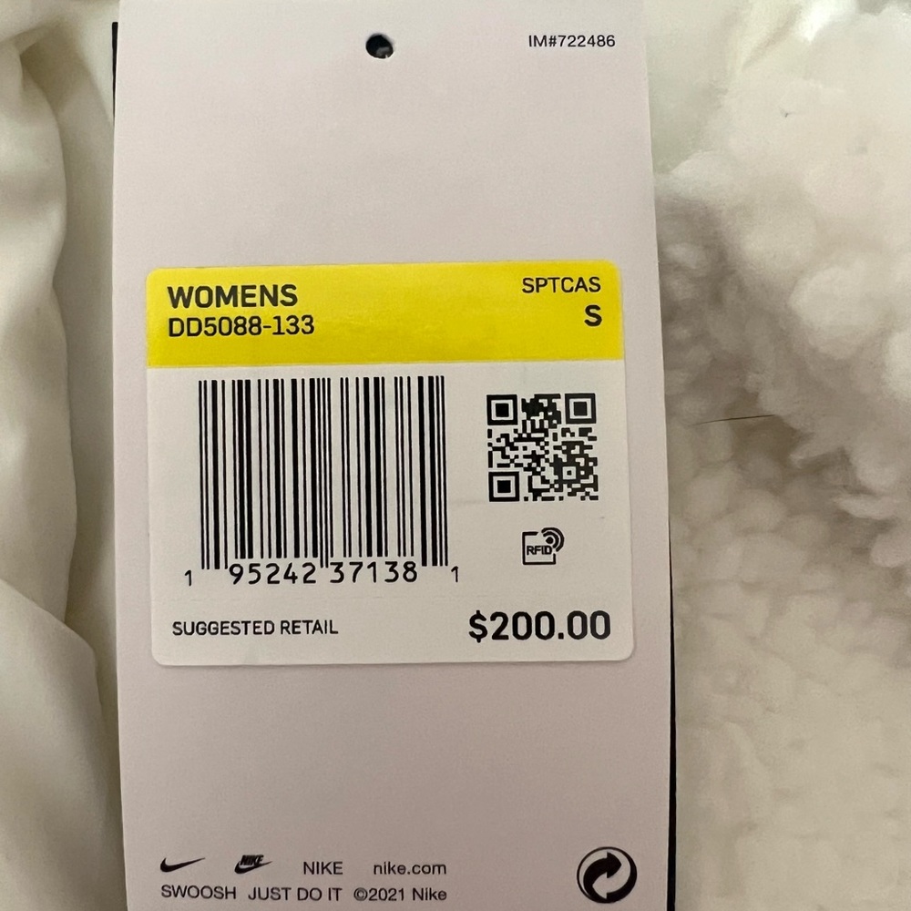 Nike Women’s Loose Fit Sherpa White Coat - Picture 14 of 16